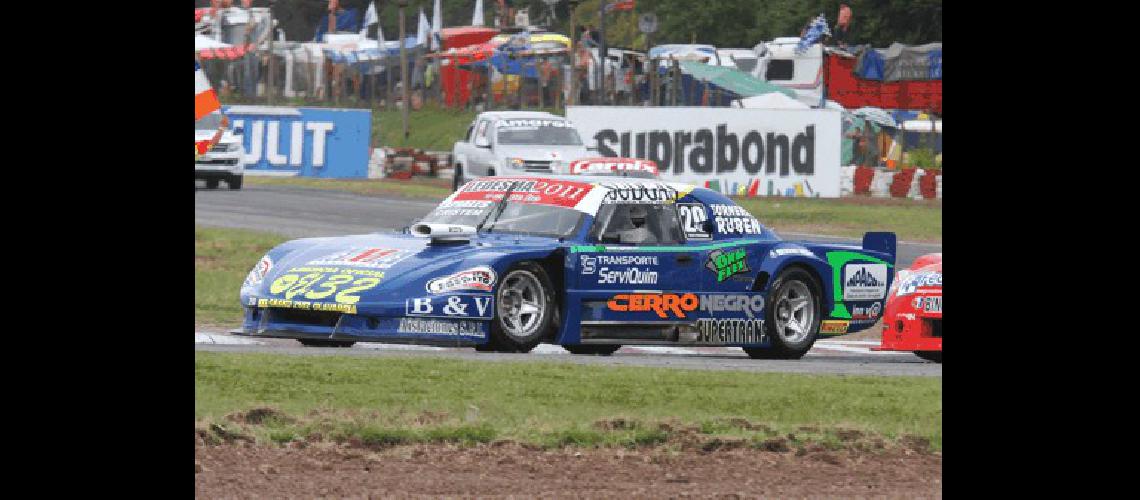 SebastiÃ�n CiprÃ©s cerrÃ³ 2010 con un sÃ©ptimo puesto en el TC Pista despuÃ©s de algunas deserciones Ahora el piloto de OlavarrÃ­a pretende tener el presupuesto para las 16 carreras Gentileza Prensapro  DarÃ­o Gallardo 