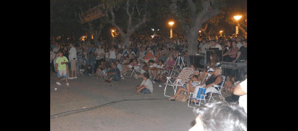 El pÃºblico se acercÃ³ hasta la plaza principal de la ciudad para celebrar la llegada del 2011 