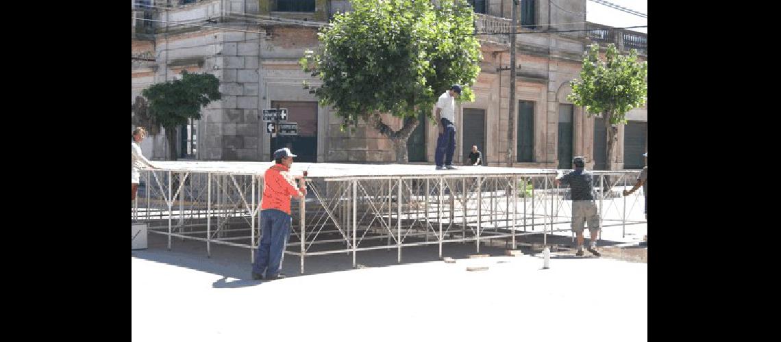 Ayer se colocÃ³ el escenario mayor y se terminaban los Ãºltimos detalles para celebrar el 121er Aniversario de General La Madrid 