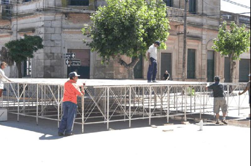 Ayer se colocÃ³ el escenario mayor y se terminaban los Ãºltimos detalles para celebrar el 121er Aniversario de General La Madrid 