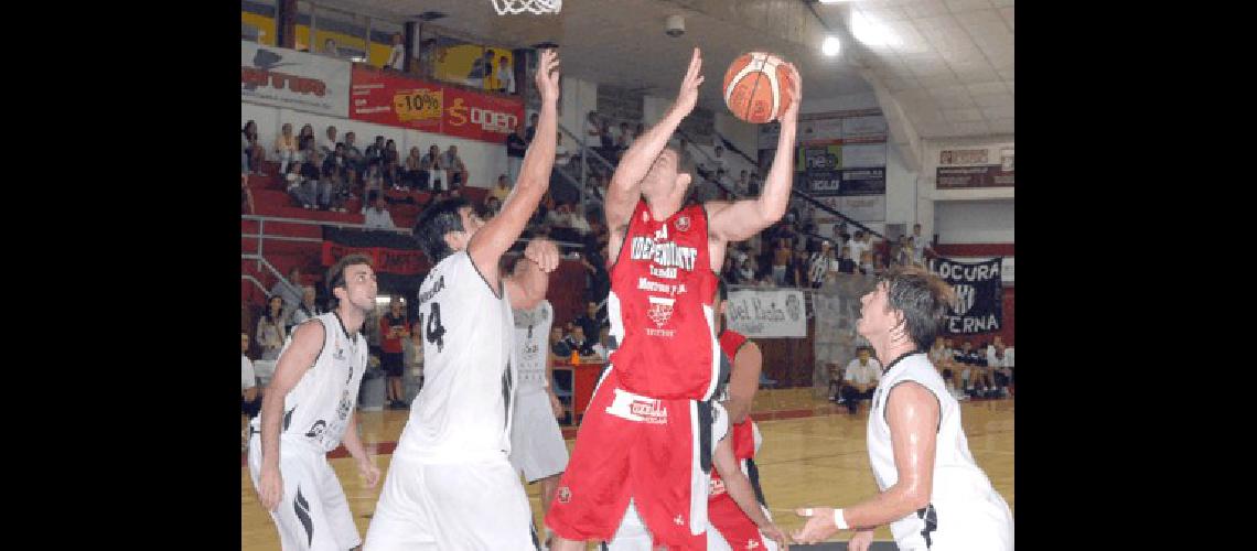 El equipo albinegro sigue sin ganar como visitante Anoche cayÃ³ en Tandil ante Independiente El Eco de Tandil 