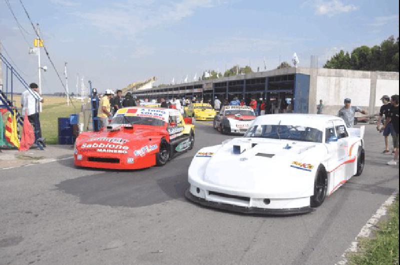 Emanuel Bibiloni (derecha) correrÃ� maÃ±ana su segunda carrera en el TC Pista Mouras Archivo 