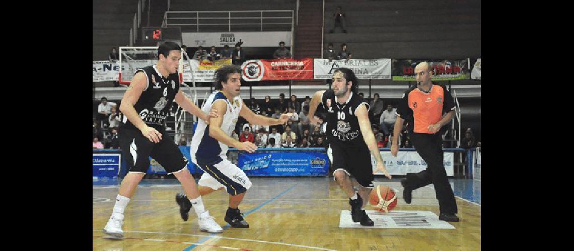 El equipo albinegro comienza esta noche a jugarse la permanencia en la Liga Nacional B Marcelo Kehler 