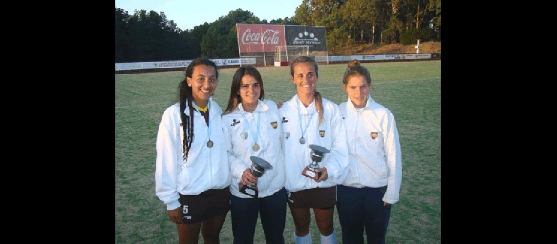 Eugenia Palacio LucÃ­a Emiliozzi Natalia Alcaza y Delfina Gregorini brillaron en la selecciÃ³n tandilense Prensa CAE 