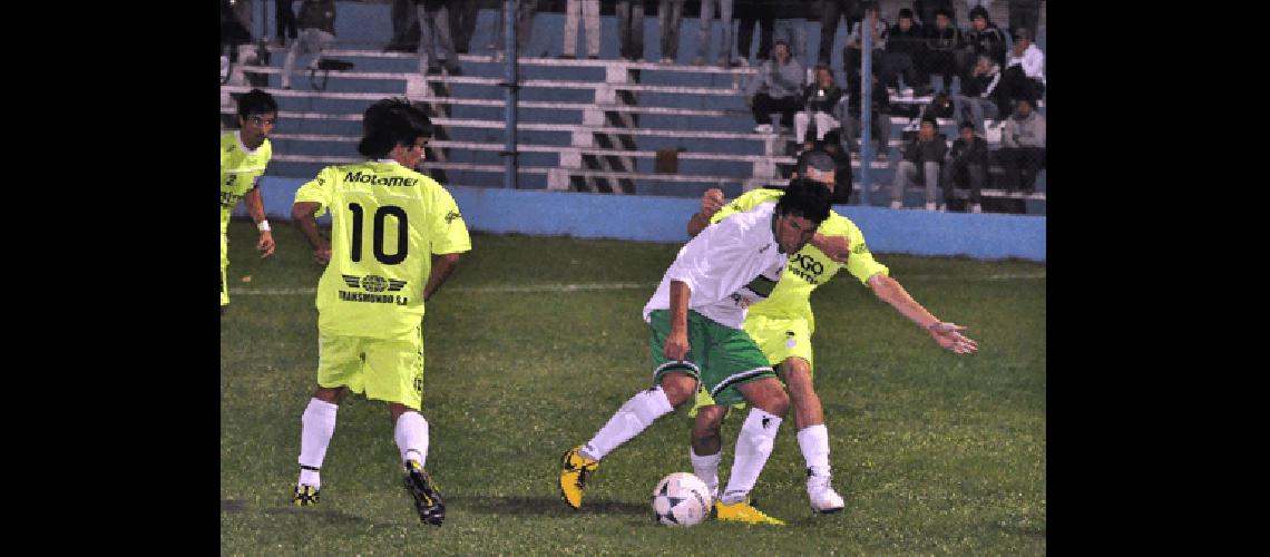 AtlÃ©tico Hinojo venciÃ³ como visitante ante Ferro Carril Sud Lucas Pagano 