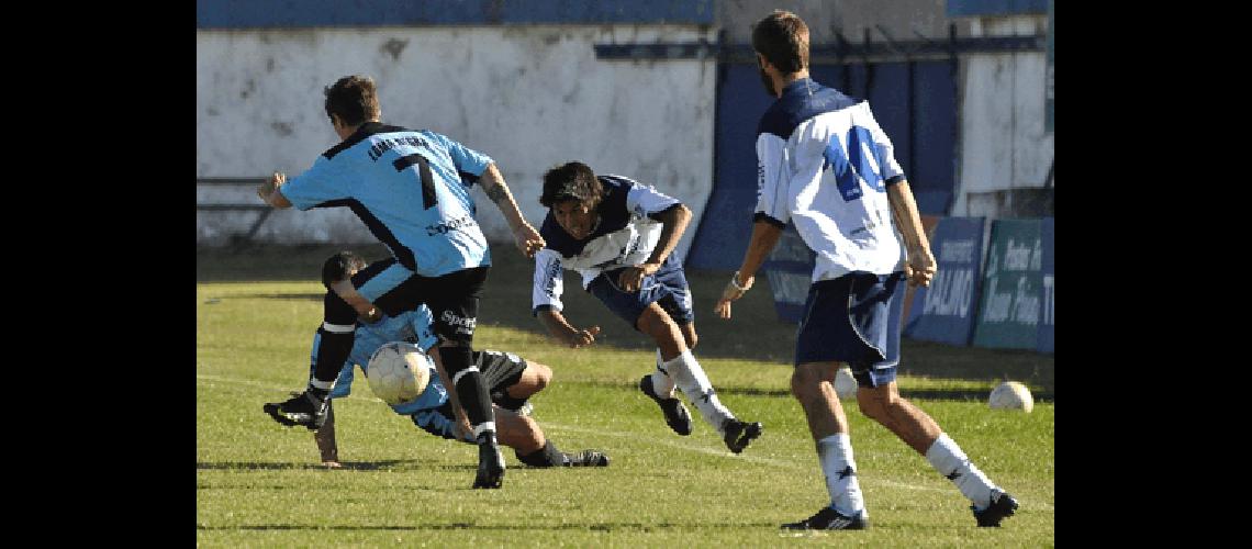 Loma Negra que viene de ganarle a Racing se presentarÃ ante Embajadores Archivo 