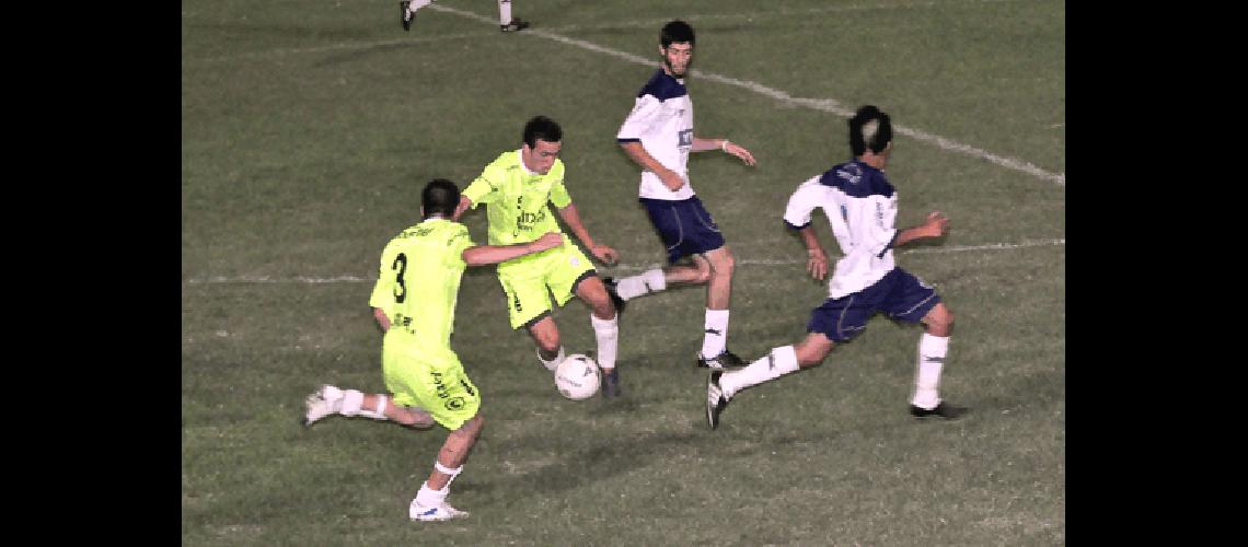 Ferro Carril Sud venciÃ³ en su estadio a Racing A Club Marcelo Kehler 