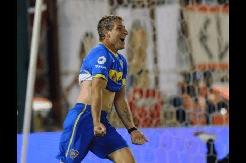 MartÃ­n Palermo pudo festejar El goleador marcÃ³ el tercero en la victoria de Boca ante HuracÃn AFP 