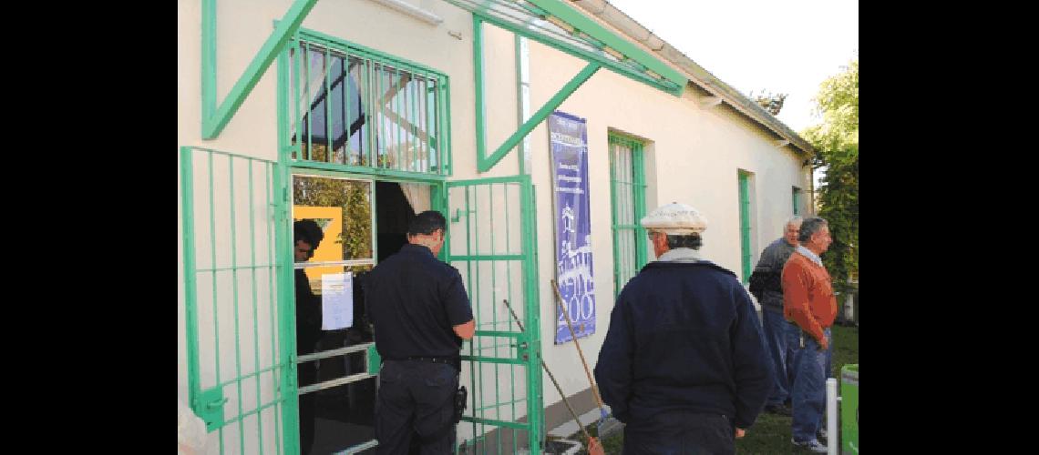 Personal policial se hizo presente en el lugar para preservar el lugar del hecho Agencia 