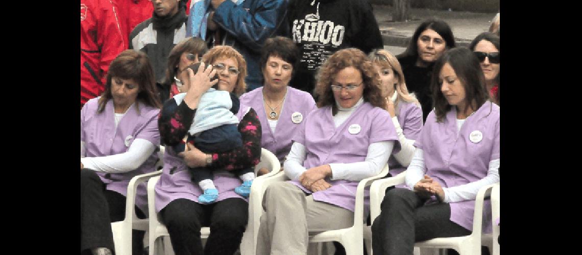 Hubo mucha emociÃ³n durante el corte de cintas y la inauguraciÃ³n de la casa propia Fotos- Marcelo Kehler 