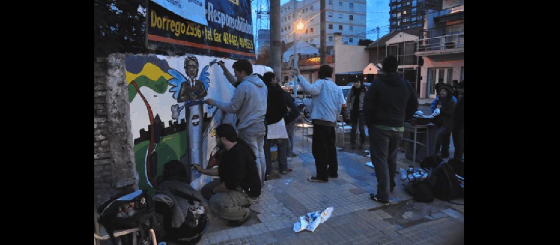 Los jÃ³venes pintaron un mural en Lamadrid y Dorrego Marcelo Kehler 