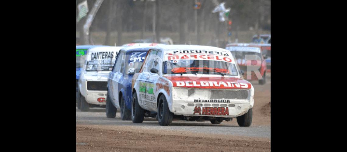 Daniel CrevatÃ­n adelante en Hinojo El campeÃ³n de la Monomarca 1100 repitiÃ³ la victoria como la carrera pasada en Tres Arroyos Miguelangel 