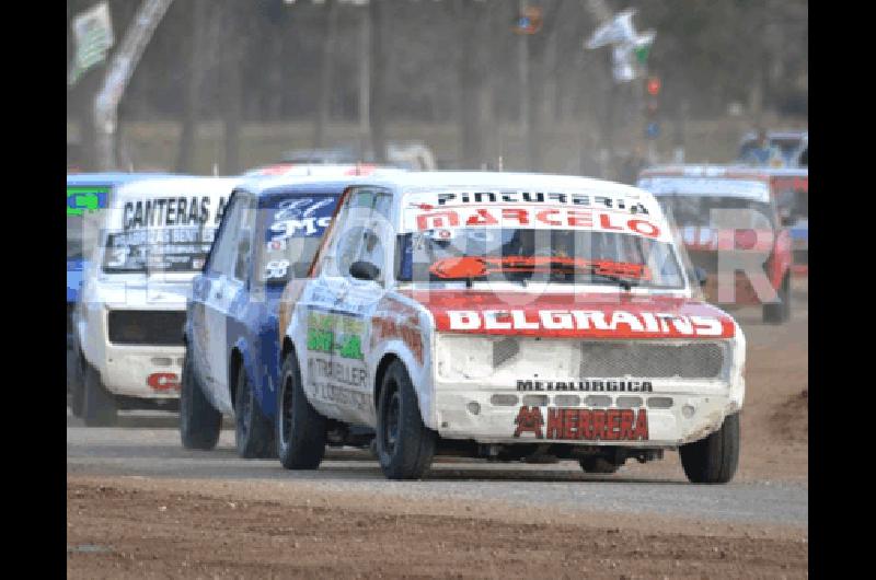 Daniel CrevatÃ­n adelante en Hinojo El campeÃ³n de la Monomarca 1100 repitiÃ³ la victoria como la carrera pasada en Tres Arroyos Miguelangel 