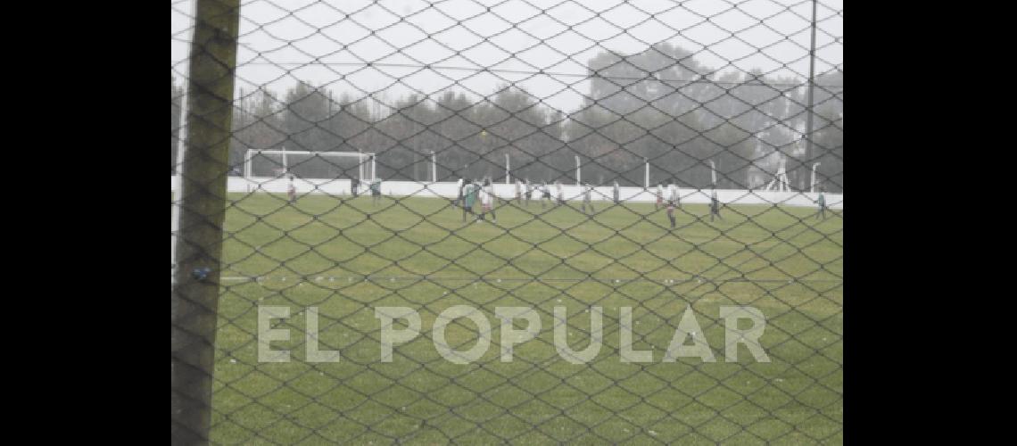 El frÃ­o y la lluvia no pararon a Ingeniero que logrÃ³ victorias en dos de los tres partidos que disputÃ³ en su cancha ante Juventud 