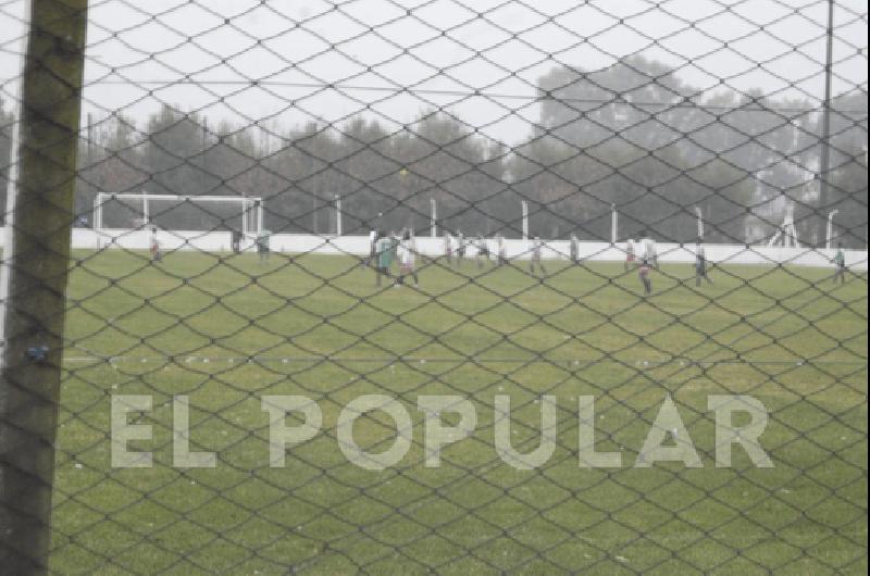 El frÃ­o y la lluvia no pararon a Ingeniero que logrÃ³ victorias en dos de los tres partidos que disputÃ³ en su cancha ante Juventud 