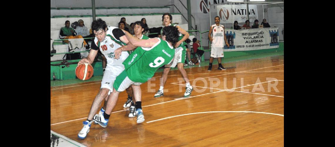 El interno de UniÃ³n y  Progreso de Tandil Juan Pablo Trapote anotÃ³ anoche 31 puntos Carlos RamÃ­rez 