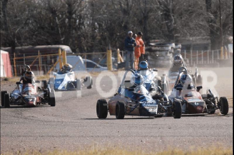 Siete pilotos arrancaron el 2011 en La Bota de Estudiantes Para el domingo se duplicÃ³ el nÃºmero Miguelangel 