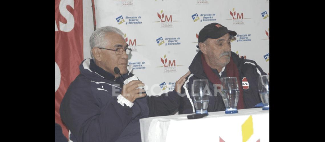 La PeÃ±a Rey de Copas celebrÃ³ sus 17 aÃ±os con una gran cena donde estuvieron los Ã­dolos del Rojo Fotos- Agencia 