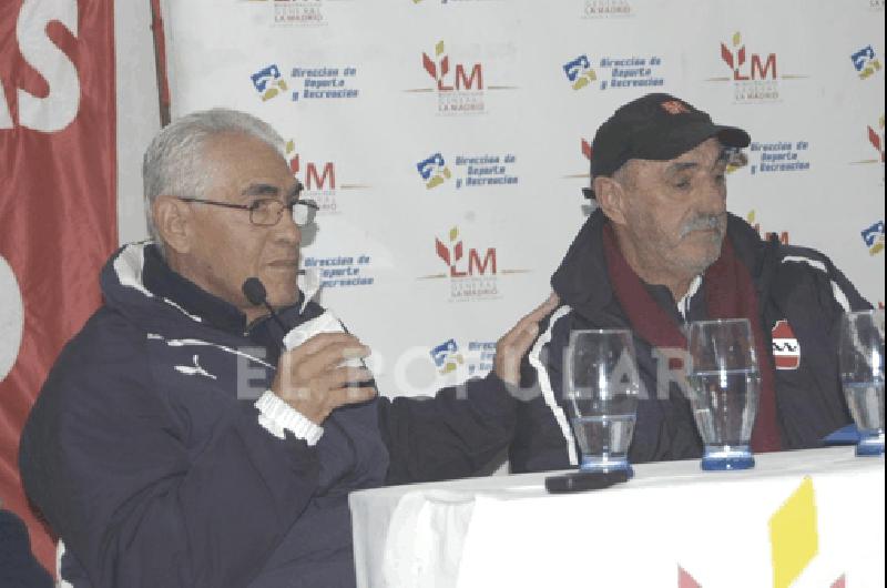 La PeÃ±a Rey de Copas celebrÃ³ sus 17 aÃ±os con una gran cena donde estuvieron los Ã­dolos del Rojo Fotos- Agencia 