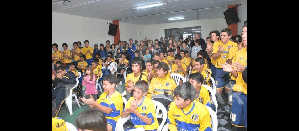 Fue su segunda visita a la ciudad (estuvieron en 2010) Realizaron prÃ�cticas de fÃºtbol con los clubes locales y se presentaron a la prueba de Independiente 