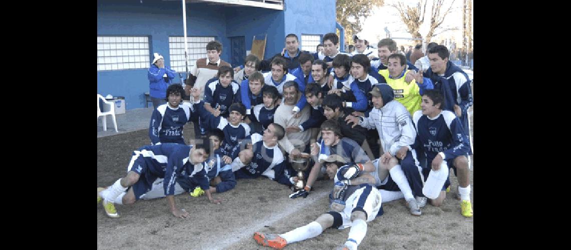 El Lobo se atribuyÃ³ el torneo Orlando C Arroquy y el trofeo La Deportiva entregado por una radio local FM Estilo 