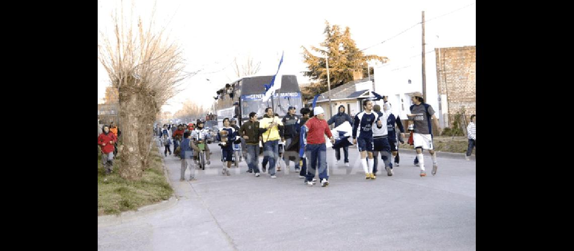 La caravana encabezada por jugadores y simpatizantes se trasladÃ³ desde el barrio Chino hasta el centro de La Madrid 