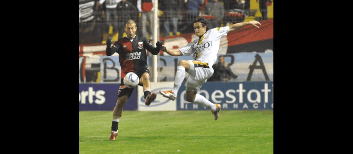 ColÃ³n ganÃ³ en BahÃ­a Blanca y se sumÃ³ al lote de punteros que tiene el torneo Apertura AFP 