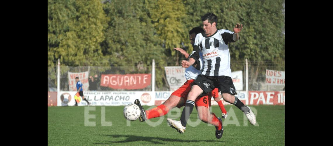 Jonatan Peralta exige a Mauri el defensor de Alumni autor mÃ�s tarde de la mano del penal 