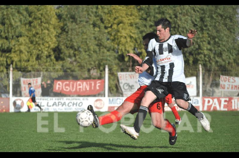 Jonatan Peralta exige a Mauri el defensor de Alumni autor mÃ�s tarde de la mano del penal 