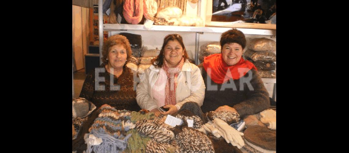 Las mujeres de Manos de La Madrid Reconocidas por su tarea en el hilado y confecciÃ³n artesanal de prendas en lana de oveja presentaron su experiencia en TecnÃ³polis 