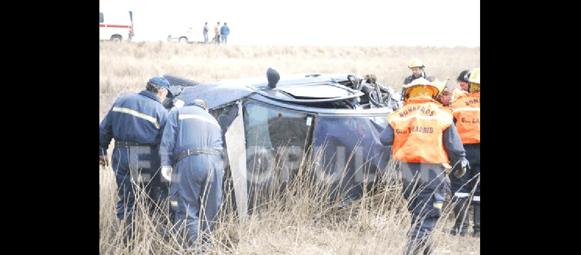 El auto quedÃ³ prÃ�cticamente destrozado por los golpes Principalmente en su parte trasera Agencia 