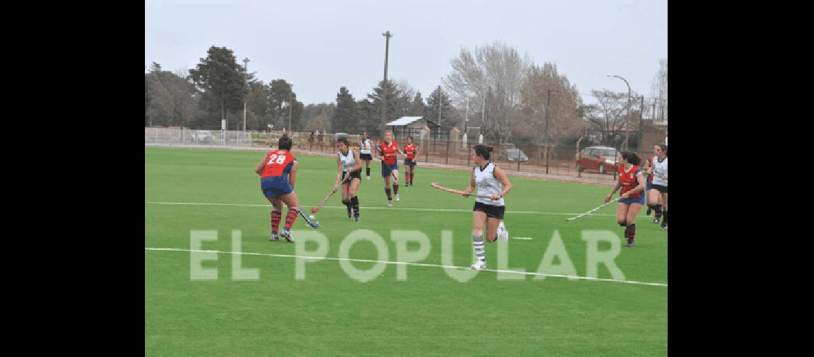 Con amistosos contra Azul Rugby se inaugurÃ³ el cÃ©sped sintÃ©tico Prensa CAE 