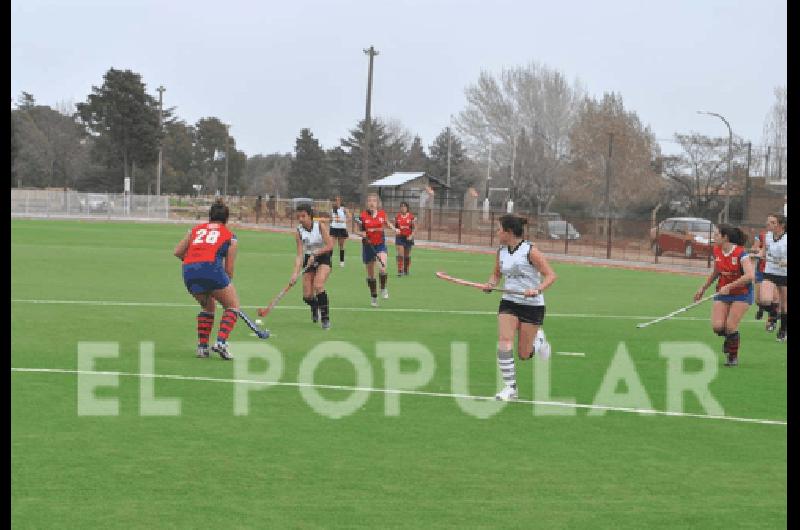 Con amistosos contra Azul Rugby se inaugurÃ³ el cÃ©sped sintÃ©tico Prensa CAE 