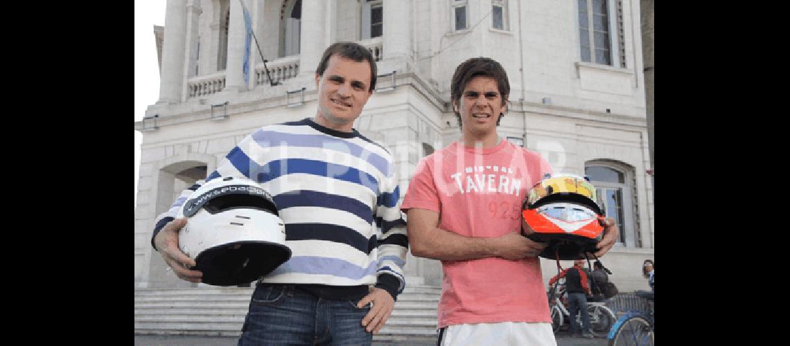 SebastiÃ�n CiprÃ©s (Ford) y AgustÃ­n Herrera (Chevrolet) frente al Palacio San MartÃ­n Los dos pilotos de OlavarrÃ­a llevarÃ�n el clÃ�sico de marcas al TC Pista este domingo en el AutÃ³dromo del AMCO Claudio MartÃ­nez 