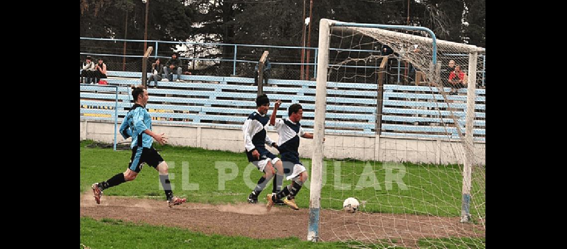 Ignacio VolontÃ© consigue el quinto gol de los de la avenida Urquiza 