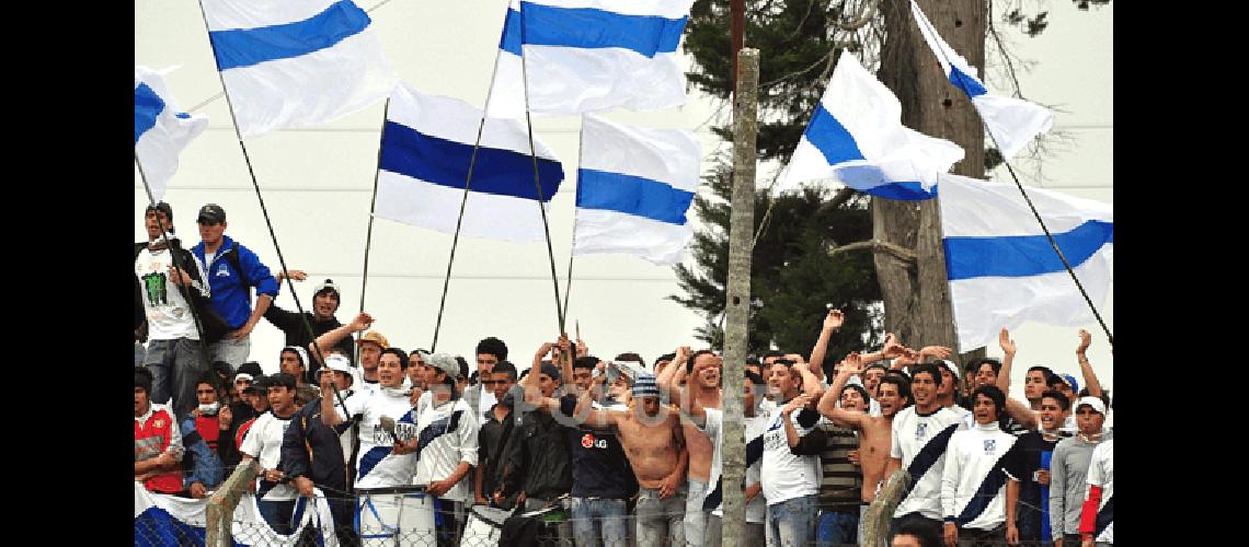 Los hinchas del albiazul coparon el sector visitante 