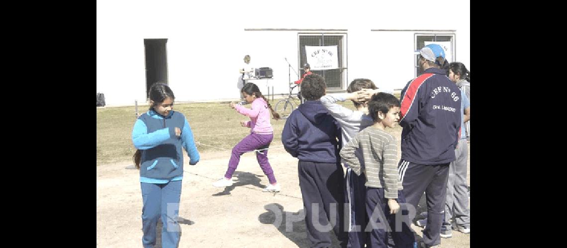 ContinÃºa el programa Escuelas en AcciÃ³n Ayer se presentaron alumnos de 4Âº hoy serÃ el turno de los 5Âº de las EP de La Madrid Agencia 