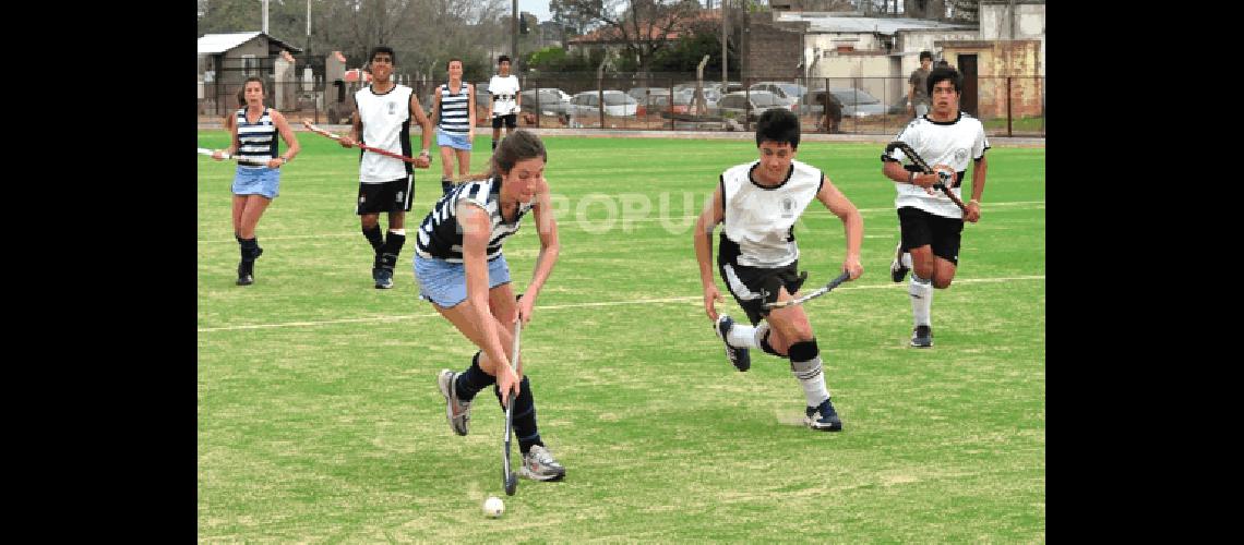 La cancha de cÃ©sped sintÃ©tico recibiÃ³ a equipos de Azul y Tandil Marcelo Kehler 