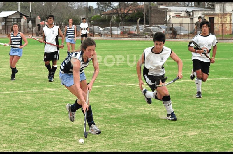 La cancha de cÃ©sped sintÃ©tico recibiÃ³ a equipos de Azul y Tandil Marcelo Kehler 