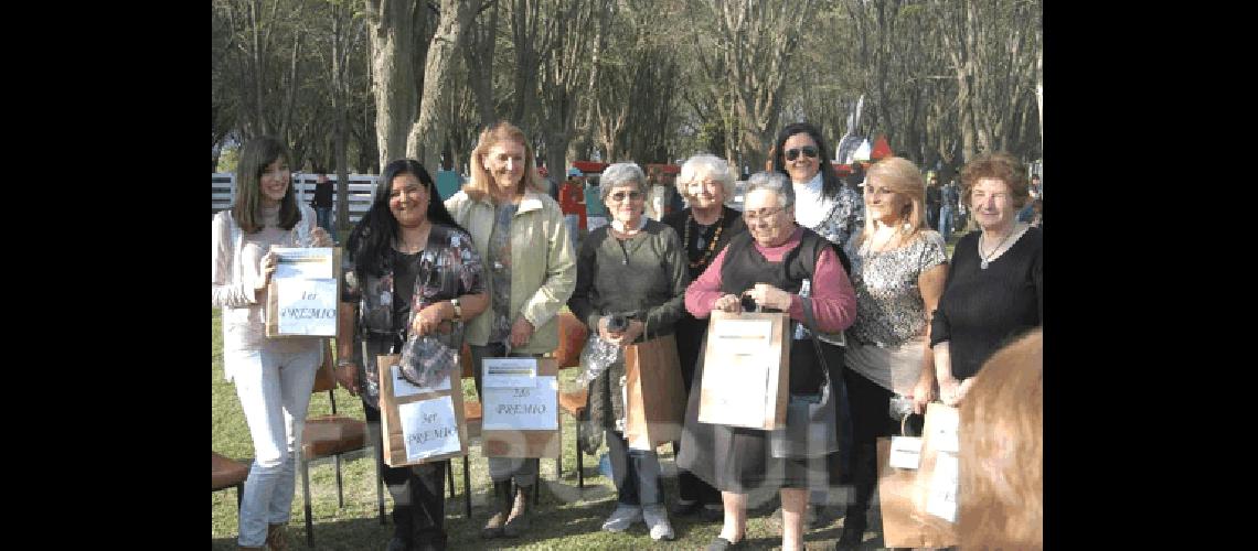 Manos de La Madrid organizÃ³ un concurso de tejido de agarraderas durante la Expo Rural Agencia 