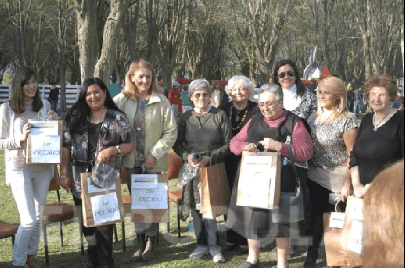 Manos de La Madrid organizÃ³ un concurso de tejido de agarraderas durante la Expo Rural Agencia 