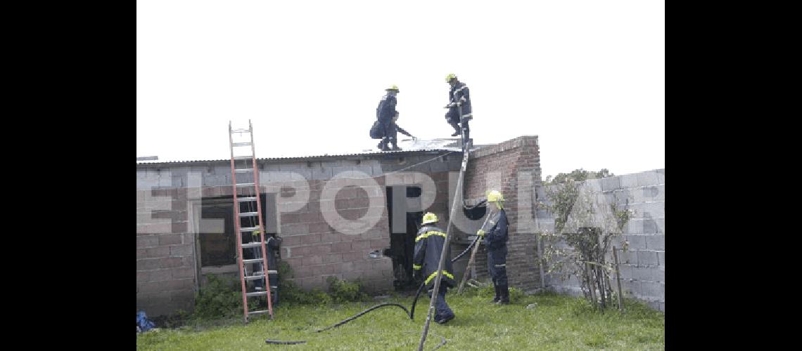 Los Bomberos Voluntarios de La Madrid debieron sofocar un principio de incendio en el fogÃ³n de una casa Agencia 