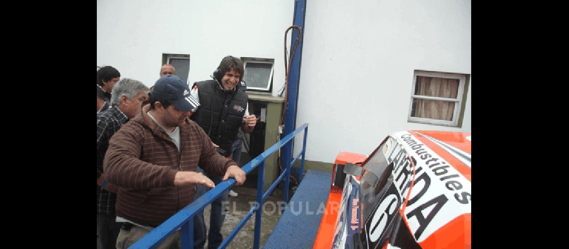 Jonatan Castellano fue el encargado de guiar a NicolÃ�s desde los boxes Gentileza DarÃ­o Gallardo 