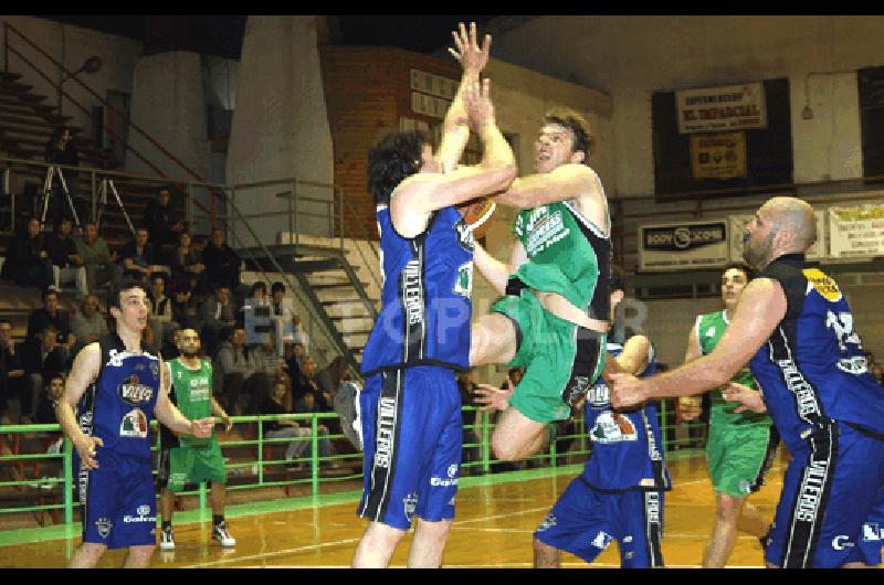 El alero albiverde Ignacio Catanzaro fue la figura y el goleador del juego con 30 puntos Claudio MartÃ­nez 