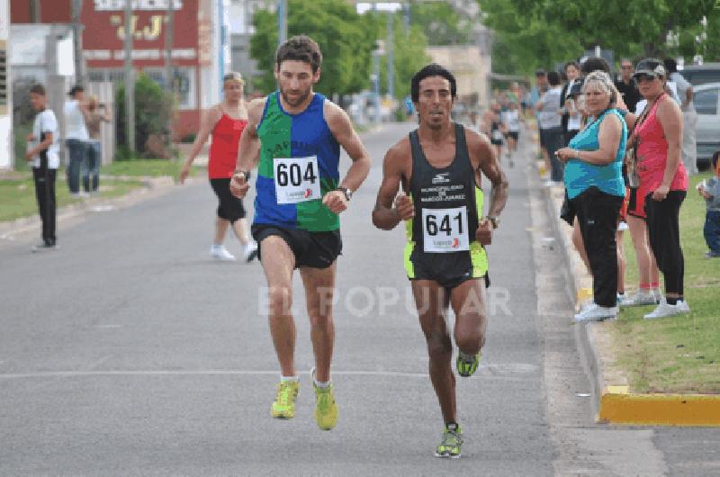 Balcedo y Peralta codo a codo en el Ãºnico pasaje de los primeros 5 km que el lapridense tuvo resistencia en el trazado 