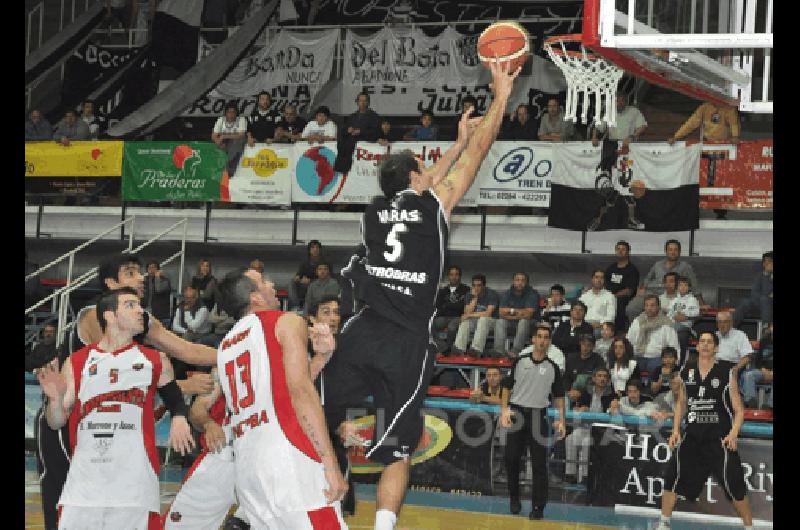 El equipo albinegro viene de derrotar el pasado viernes como local por 77-48 a Independiente de Tandil Archivo 