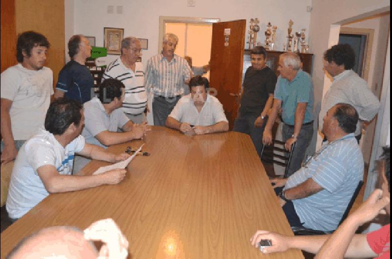 Las autoridades de los clubes de OlavarrÃ­a se reunieron en el AMCO para conocer de quÃ© se trataba el decreto municipal Miguelangel 