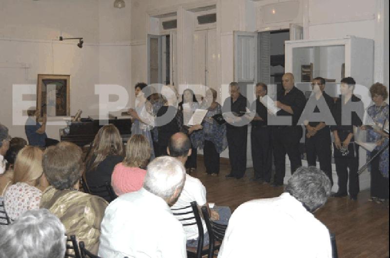 El grupo coral de La Madrid se presentÃ³ junto a la soprano Maribel Fittipaldi de Aitala 