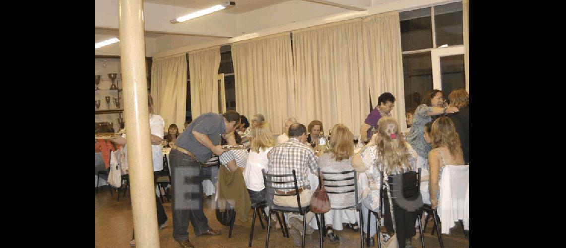 El Frente Todos por la Madrid despidiÃ³ el 2011 con una cena de camaraderÃ­a 