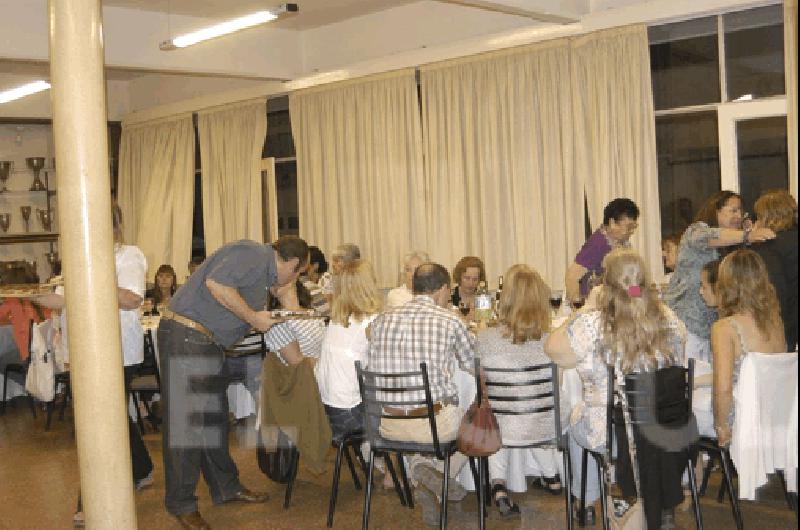 El Frente Todos por la Madrid despidiÃ³ el 2011 con una cena de camaraderÃ­a 